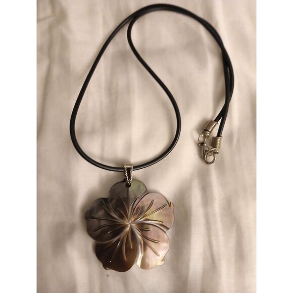 New hibiscus carved shell 1.5" pendant black cord 16" necklace purple tint - Picture 3 of 3